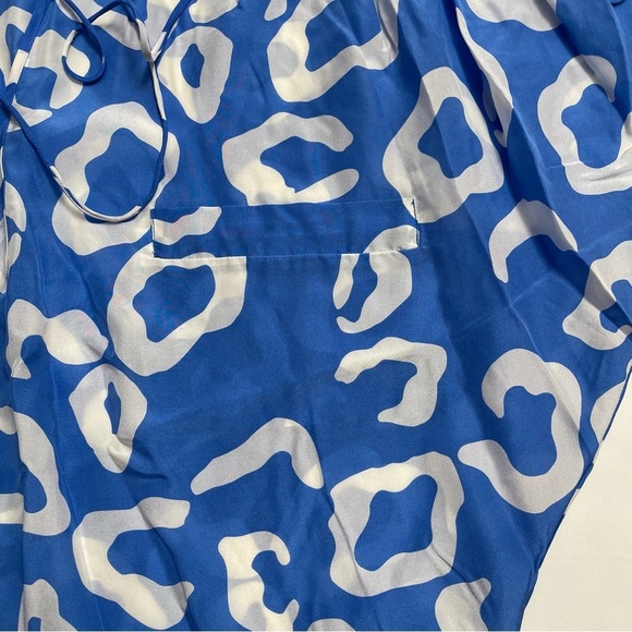 DIANE VON FURSTENBERG silk v neck tie blouse - Picture 8 of 10